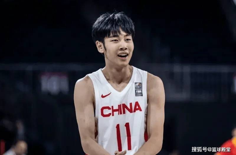 张博源美高狂砍18分6板!防守更合理,进攻会无球,当选最佳球员