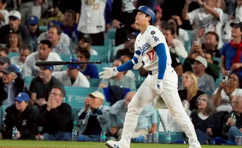 詹姆斯盛赞库里:篮球界的“大谷翔平”